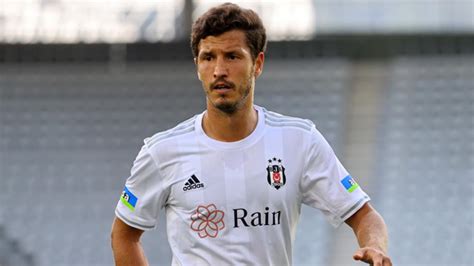 Beşiktaş'ta Salih Uçan sakatlığına rağmen oynadı - Son Dakika Haberleri